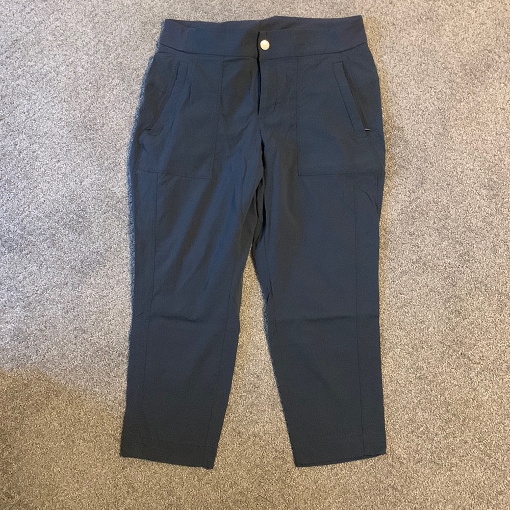 Athleta Trekkie Capri Pants Size 8P Gray